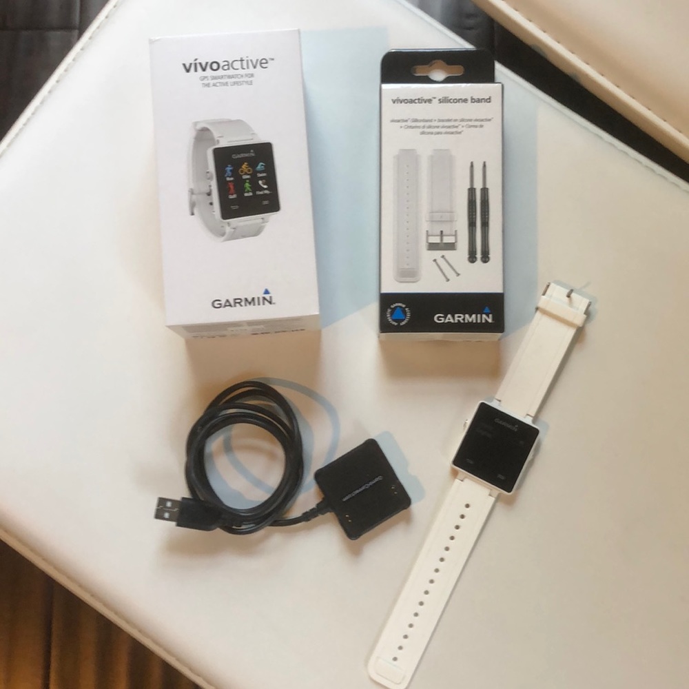 Garmin Vivoactive white with free replacement band